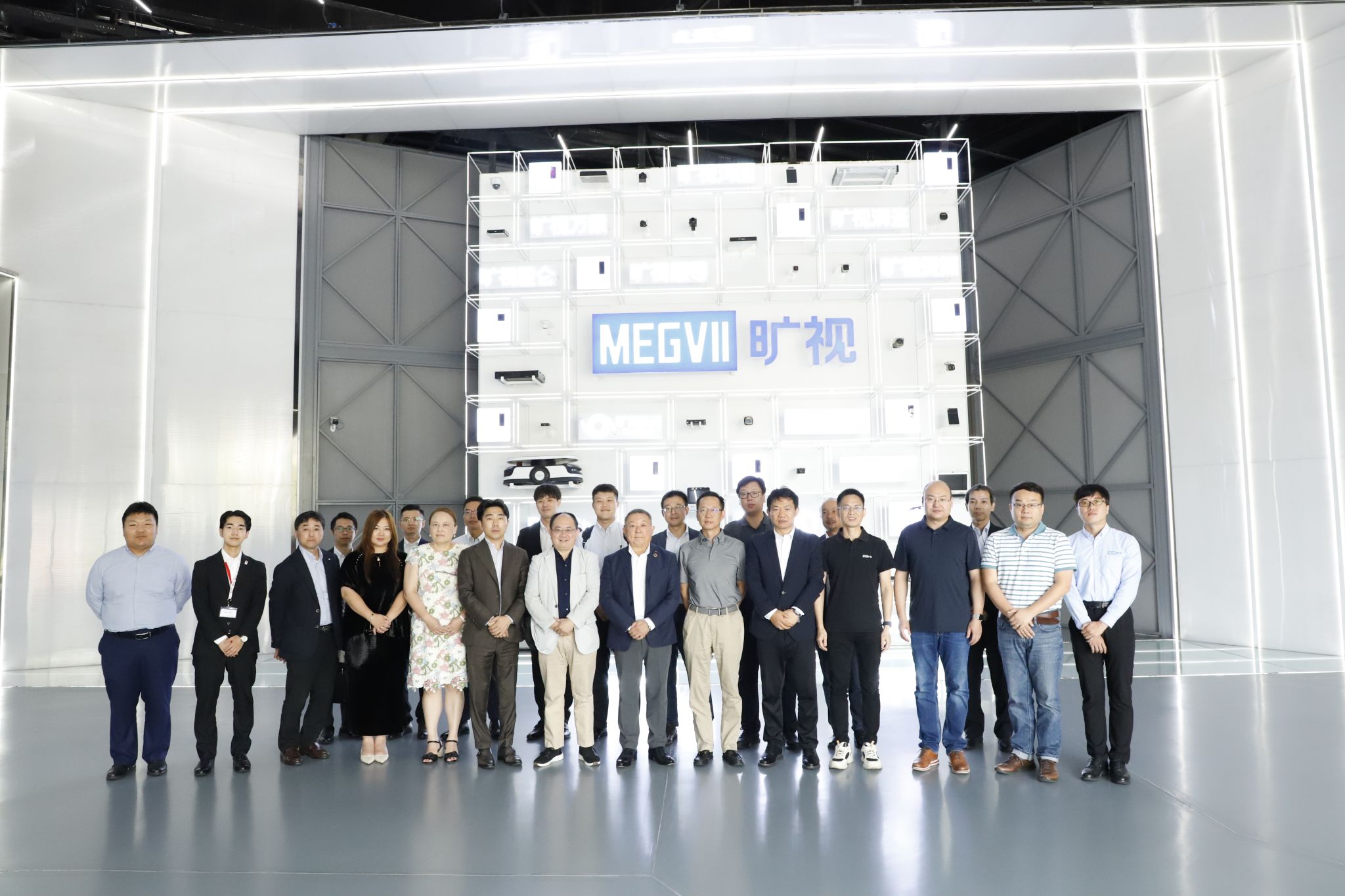 Exciting Visit from Osaka Chamber of Commerce and Industry at Megvii's Meg World Showroom! 
